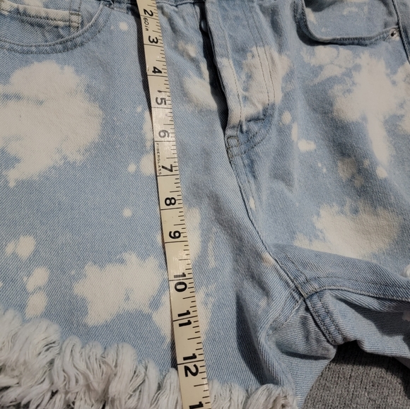 Wild Fable hi rise bleached, blue button fly, frayed hem shorts size 4 Worn once - Picture 8 of 8